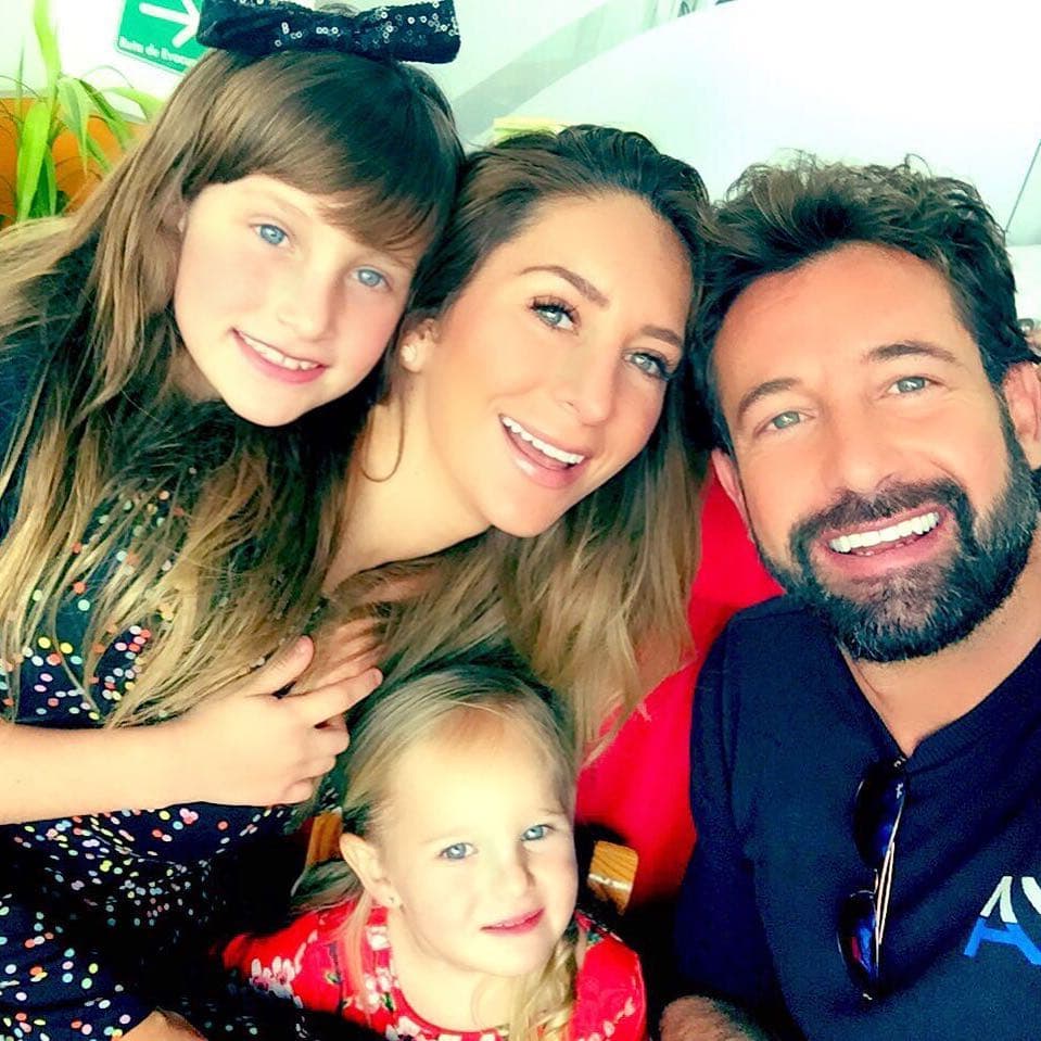 A esto, Geraldine Bazán se limitó a comentar que, aunque tenía pretendientes, por nada del mundo comenzaría una relación sino hasta que se encontrara formalmente divorciada de Gabriel Soto.