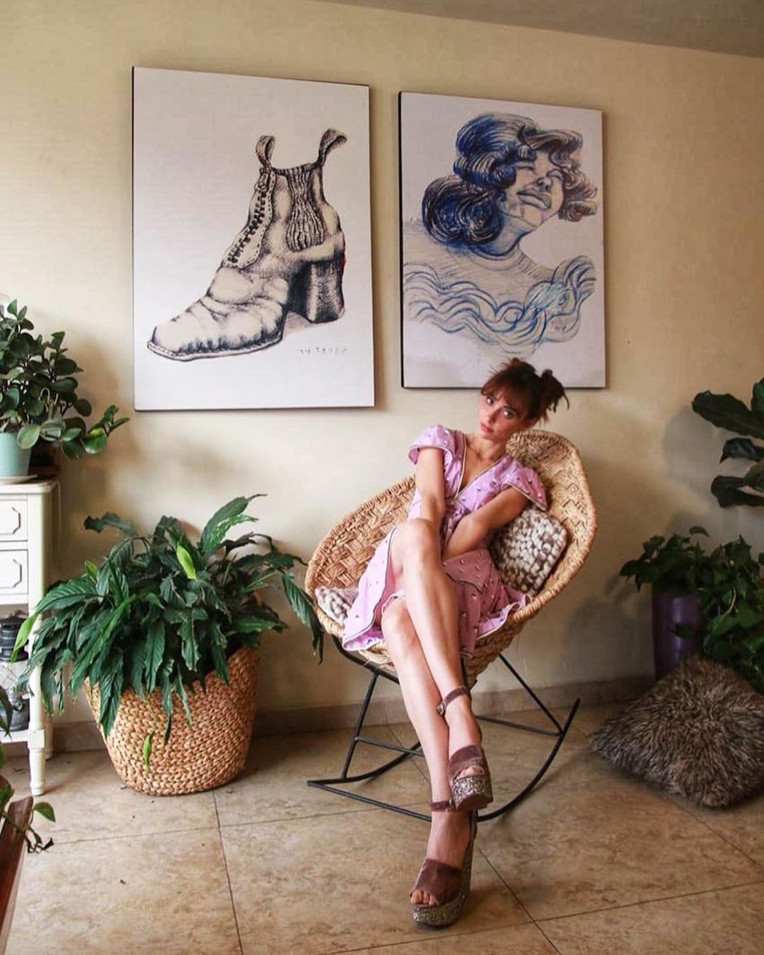 La presentadora de Netas Divinas es fanática del arte, por lo que no era de esperarse que en hogar tenga todo tipo de espacios dedicados al dibujo.