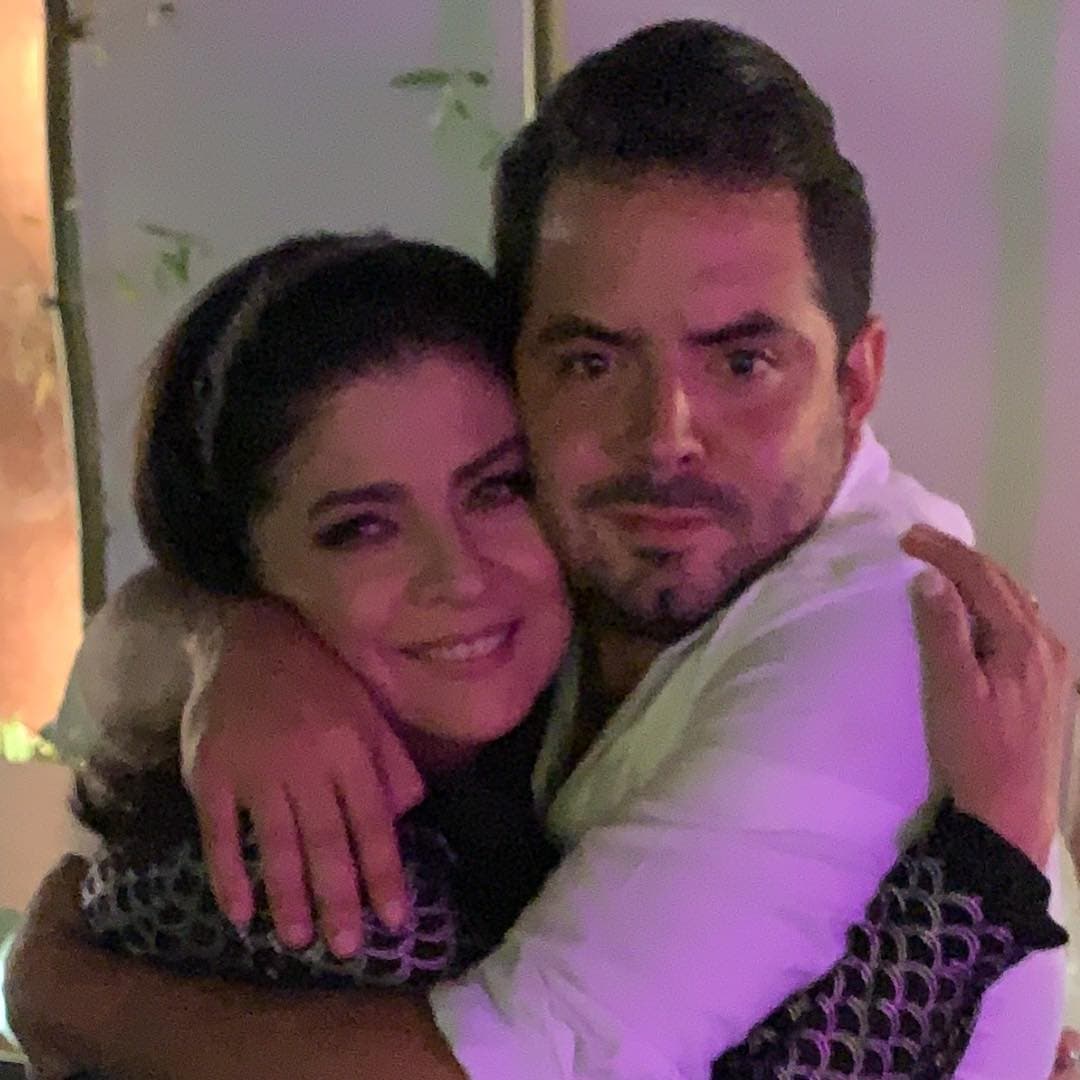 En esos momentos en los que más necesitaba del apoyo, estuvo el actor, incluso él fue quien salió de la clínica con José Eduardo en brazos: “Fui al día siguiente, José Eduardo salió en mis brazos del hospital; 
<b>Vicky me necesitaba</b>, una amiga a la que amo entrañablemente, con la que he pasado cosas, anécdotas, yo necesitaba estar ahí” dijo Gatica.