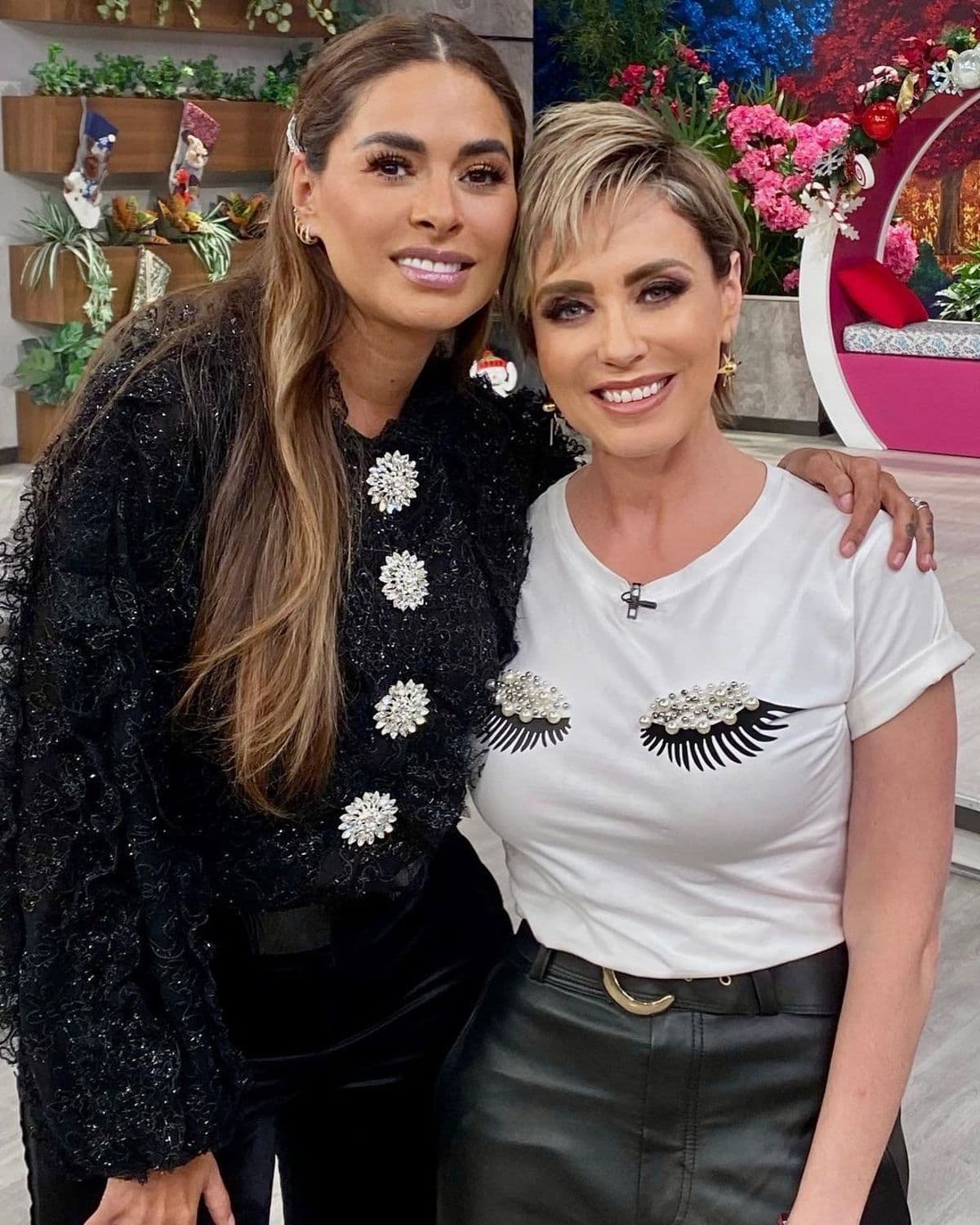 Carmen Muñoz presume foto junto a Galilea Montijo.