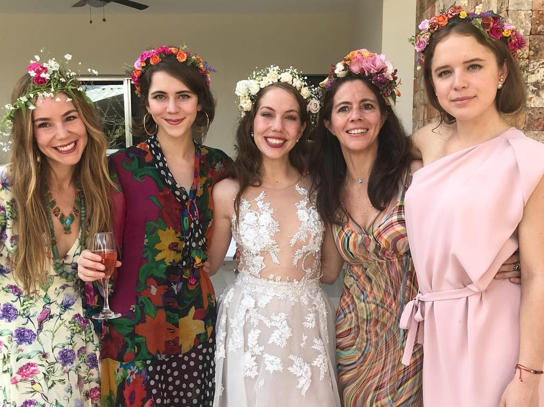Nailea Norvind procreó dos hijas, Naian y Tessa Ía, con Fernando González Parra, quién también es el padre de Camila Sodi. Aunque no son hijas de la misma madre, llevan una excelente relación y sin duda, las tres tienen talento como actrices.