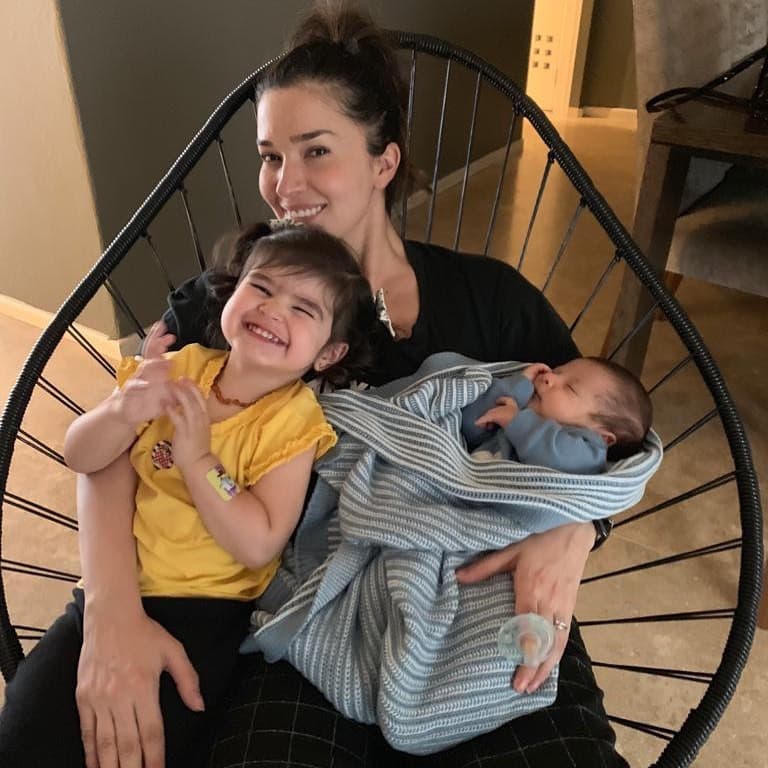 Laura G compartió en Instagram que su hijo Lucio nació el 27 de julio.“Y sonó ‘Fuerza Natural’ de Cerati a las 14:35 el 27 de julio mientras llegaba nuestro hijo Lucio. ¡Gracias por elegirnos como papás!”, indicó la exconductora de ‘Sabadazo’.