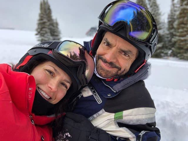 “Para mí los primeros dos años y medio allá fueron muy difíciles porque no fue nada más mudarme de país y de casa, fue convertirme en madre, todo al mismo tiempo y allá, sola, lejos de mis hermanas, de mi mamá…”, compartió la exintegrante de Sentidos Opuestos ante los medios.