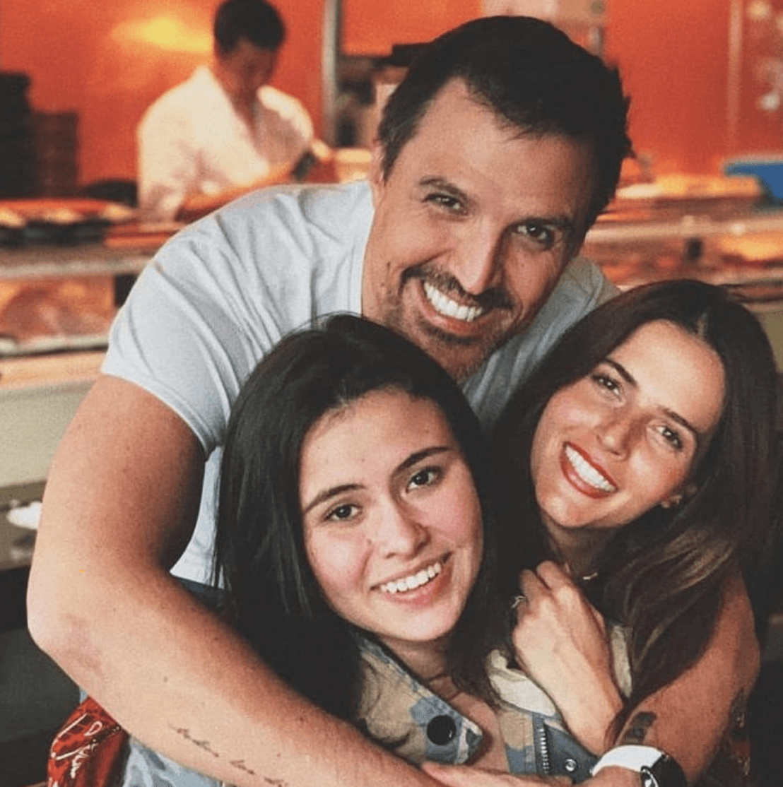 <b>Claudia Álvarez </b>más que una madrastra, es amiga de los dos hijos de su esposo, Billy Rovzar. Recientemente, Alexa cumplió 17 años y a través de sus stories de Instagram, la actriz la felicitó y agradeció por tenerla en su vida. “Te amo y amo que seas la hermana mayor de Kira, que seas tú su cómplice y maestra”, escribió.