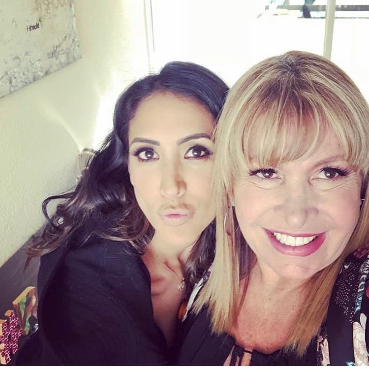 <b>Cynthia Urias </b>
<br>
<br>"Todos tenemos una historia contigo, pero la más bonita es la que escribiste tú, sonriendo, generando oportunidades para muchos, confiando, creando, alegre y con la mejor disposición, Te recordaremos con mucho amor y como tú misma dijiste “la vida es un viaje, no un destino” trasciende en paz @magdaproducer, buen viaje a la presencia de Dios!! Te amamos!! @andy_escalona @andy___rodriguez las acompañamos en su dolor".