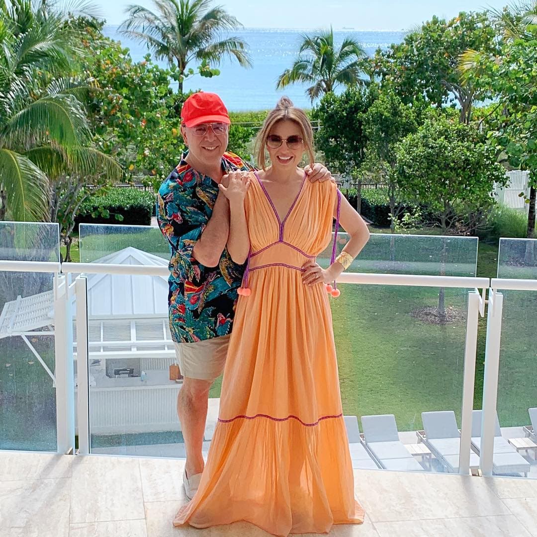 El 2 de diciembre del 2000, hace casi 20 años, Thalía y Tommy Mottola se dieron el “sí, quiero”, en una increíble boda que sigue dando de qué hablar. Pese a la diferencia de edades, de 22 años, ellos han demostrado que su relación cada vez está mejor. Juntos procrearon a Sabrina Sakae y Matthew Alejandro.