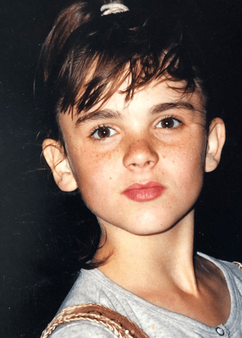 La actriz nació el 31 de mayo de 1985 en la Ciudad de México. Desde muy pequeña mostró su gusto por la actuación, lo que la llevó a iniciar su carrera a corta edad. Su debut fue en 1994 en la telenovela mexicana Imperio de Cristal.