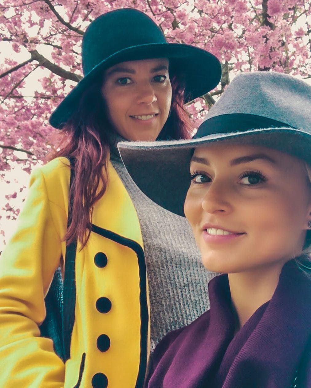 Tan bien se llevaron durante su participación en Teresa (2010), que es fecha que Fernanda Castillo y Angelique Boyer siguen siendo amigas. En varias ocasiones, han declarado que pese a que no se ven tan seguido, se quieren como si fueran hermanas.