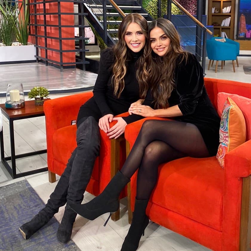 Una de las famosas mexicanas que se atrevió a este estilo fue la actriz Marlene Favela, pues en su más reciente visita al programa “Hoy” estrenó su nueva imagen con dos mechones rubios adornando el frente de su rostro.