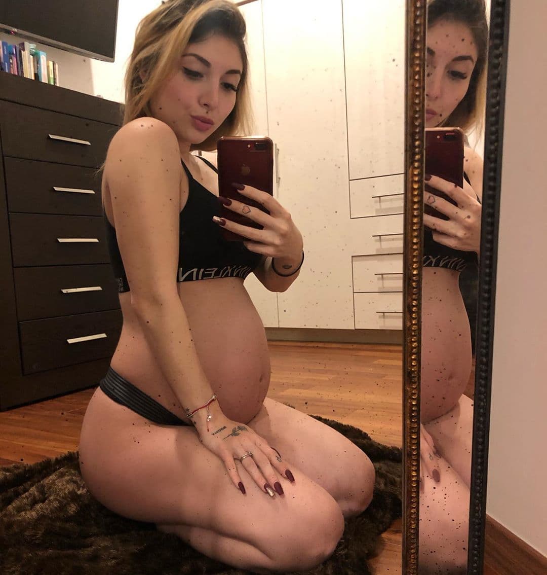 Tania Gattas, famosa por su participación en el reality ‘Acapulco Shore’, dio a conocer en noviembre pasado que se convertiría en madre por primera vez de un niño al que llamará Luca. “Una nueva etapa inicia llena de dudas, amor e incertidumbre, pero prometo ante todo y todos darte todo lo que tengo y una vida llena de amor y felicidad”, indicó.