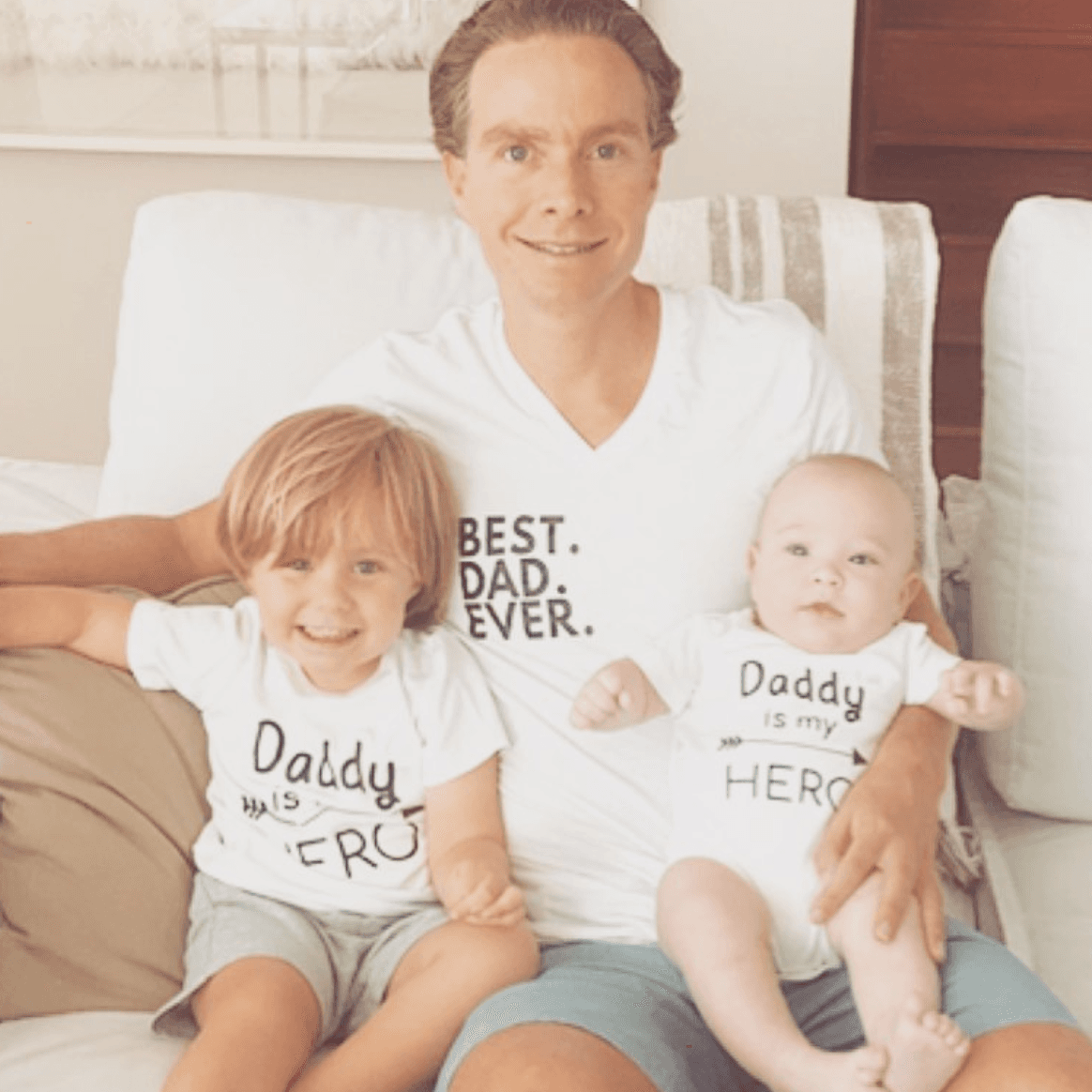El día del padre, el político feliz junto a sus dos retoños, fruto de su amor con la actriz, con quien lleva más de 5 años casado.
