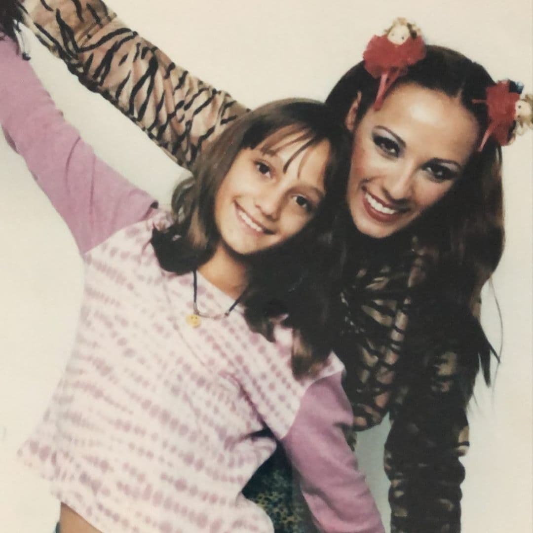 “Y en esta siguiente vuelta al sol deseo desde lo más profundo de mi alma que todo lo bueno llegue a ti y lo recibas con perfecta salud. Que te rías hasta que te duela la panza y seas muy feliz cada segundo que respires”, escribió conmovida la actriz.