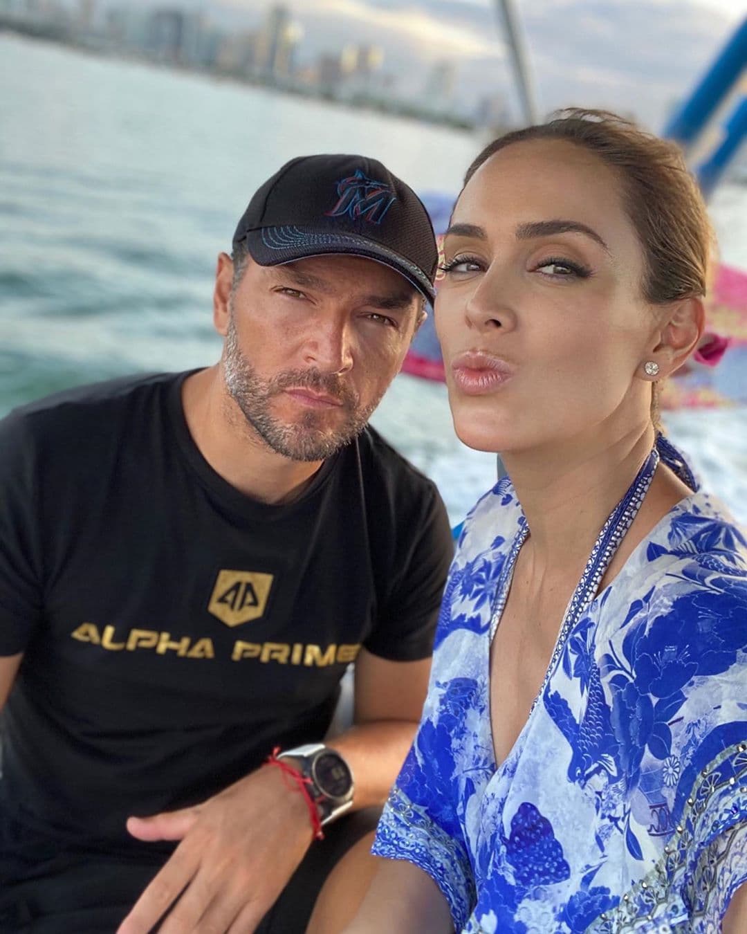 Jacky Bracamontes y Martín Fuentes