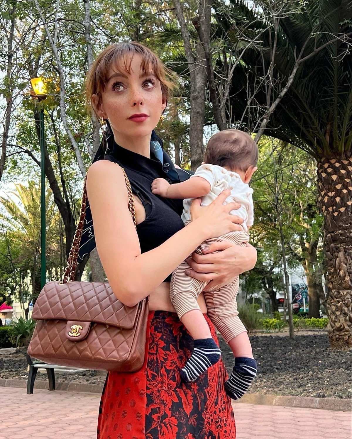 La conductora enterneció al aparecer con su pequeña Emilia