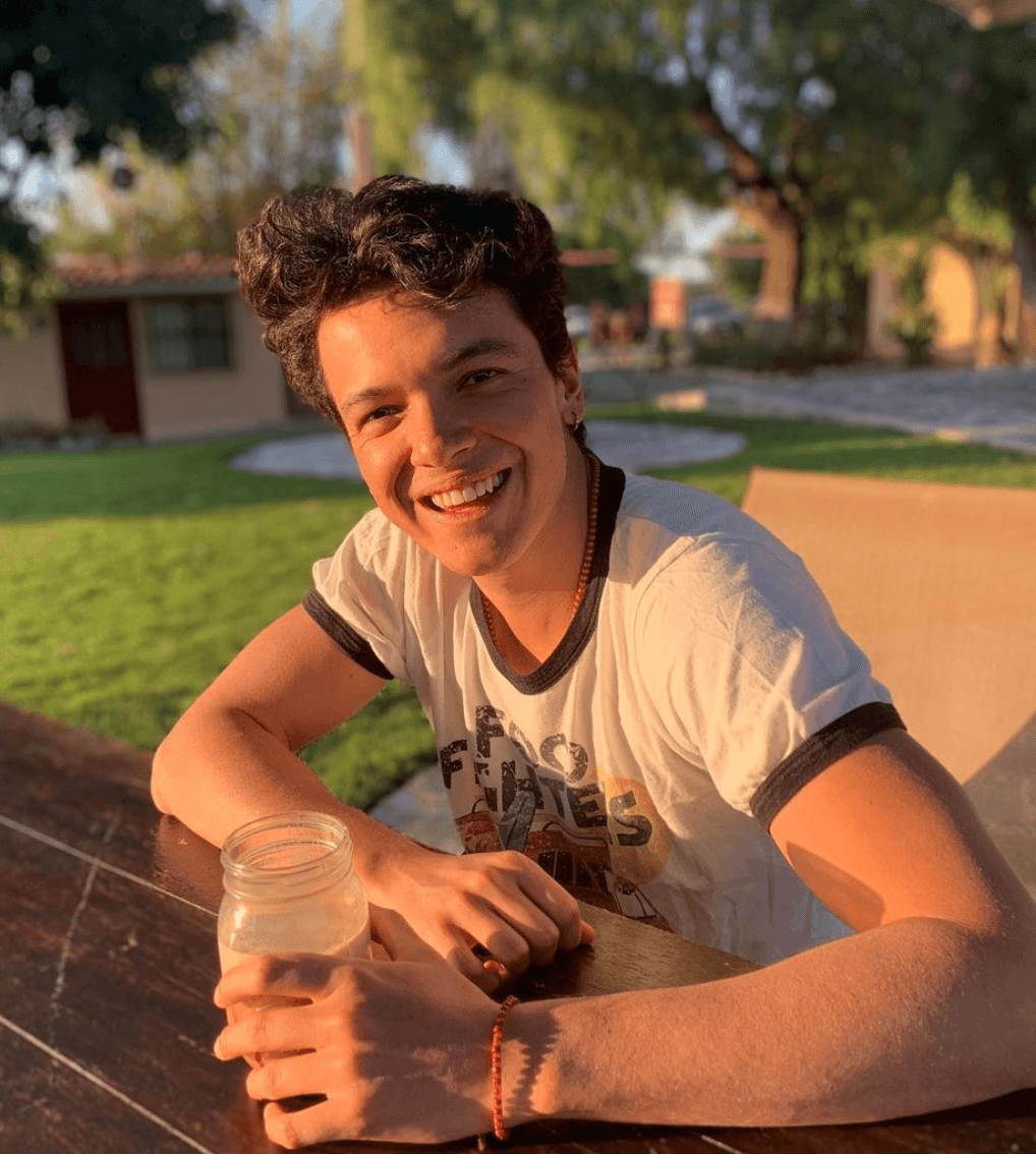 Una de las muertes que más estremeció al público fue la de Sebastián Athié, tenía 24 años y sufrió un infarto fulminante. El joven había hecho apariciones en La Rosa de Guadalupe y en Disney Channel. Su carrera comenzaba a despegar cuando murió inesperadamente. 
<br>