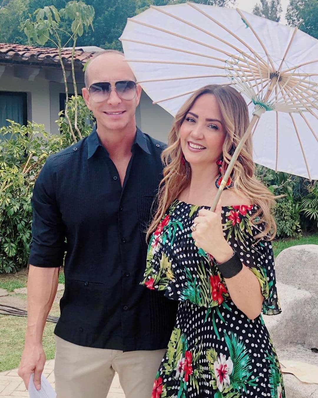 Andrea Legarreta y Erik Rubín durante su visita a La Gran Muralla China.