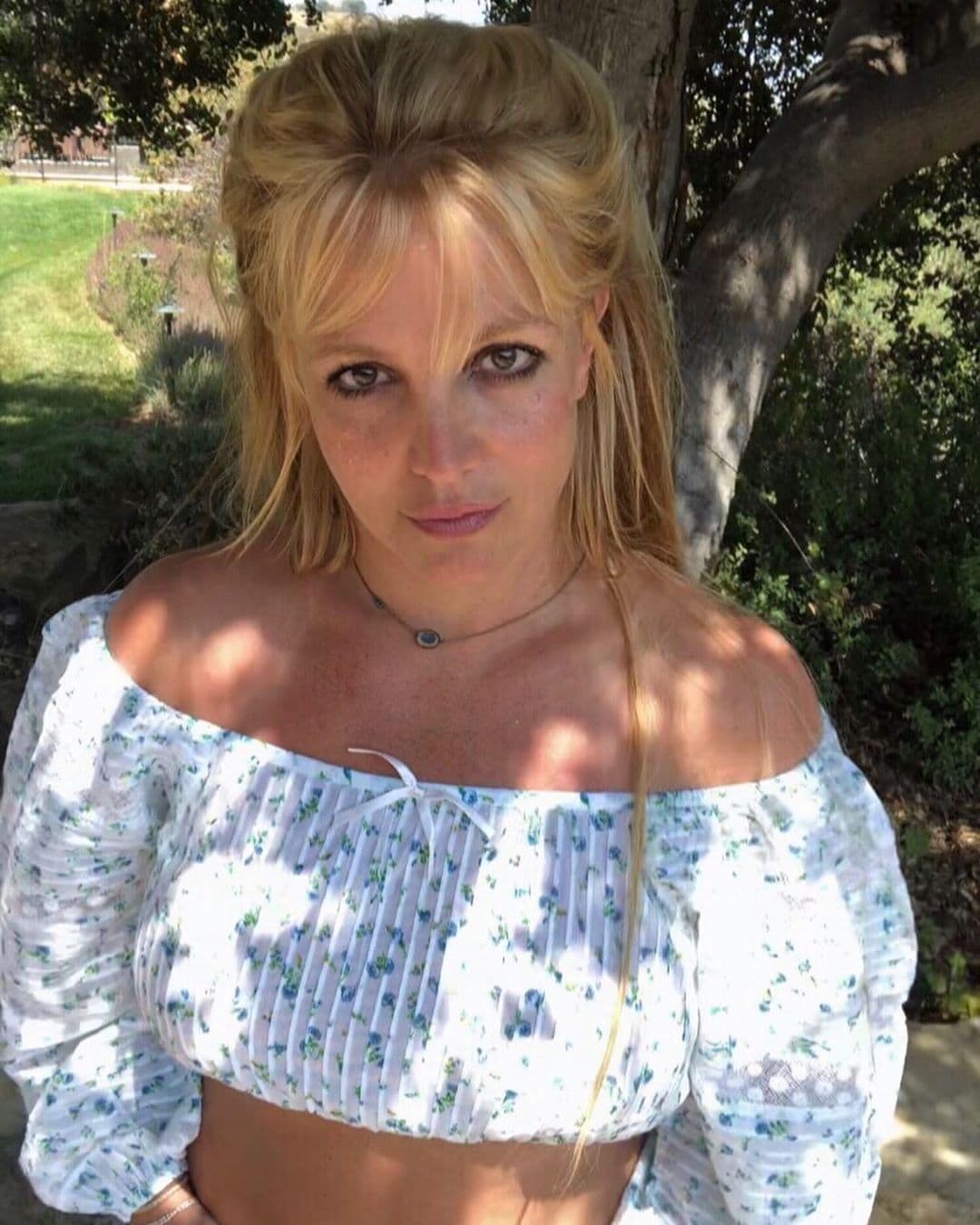 Últimamente se ha escuchado mucho sobre la campaña #FreeBritney, movimiento que busca liberar a la cantante de su padre, Jamie Spears, quien gestiona sus bienes. Pero esta vez el nombre de la coronada ‘princesa del pop’ está sonando porque la mansión en donde vivió durante su soltería, está a la venta.
<br>