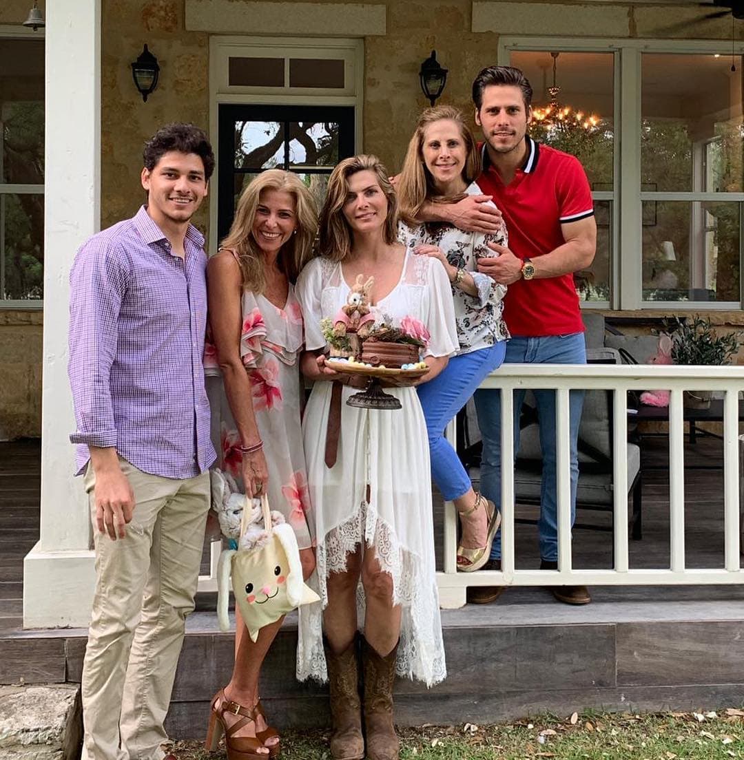 Montserrat Oliver celebró Pascua junto a su familia.
