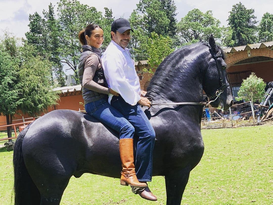 En otro de los mensajes más destacados en el Instagram fans celebraron el amor del matrimonio: “son la pareja del momento desde 1992”.