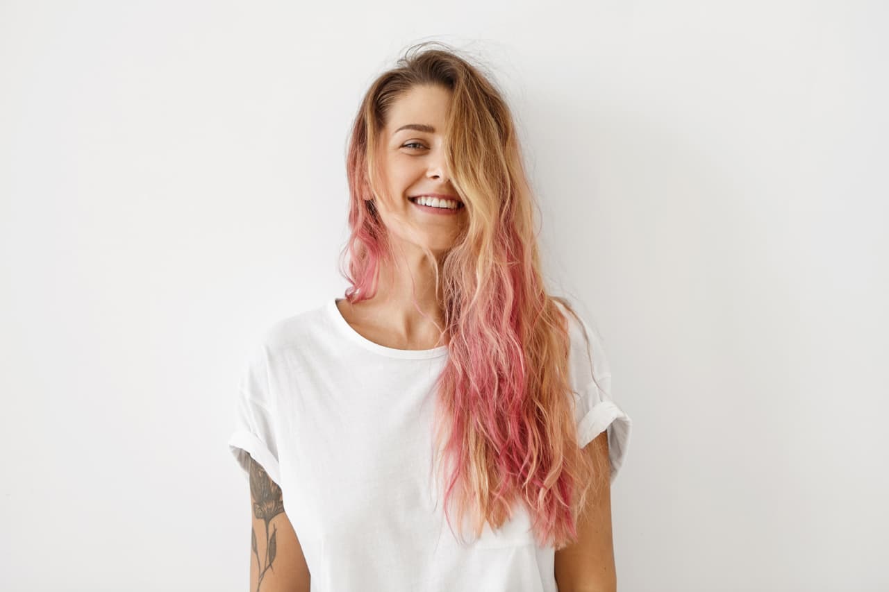 También es fácil usarlo con un estilo de “ombré” o mechas californeanas.