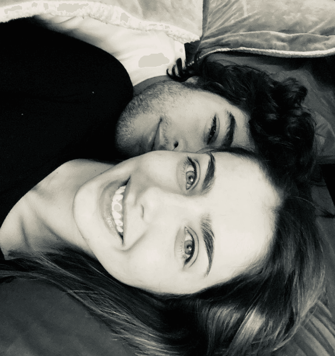 Pero no todo fue miel sobre hojuelas en su noviazgo, el 2020 lo cerraron de una manera difícil ya que ambos dieron positivo a Covid-19. Pese a esta situación, la pareja se mostró optimista y en redes sociales compartieron cómo lo vivieron.
<br>
<br>“No hubo brindis, uvas, rituales ni fiesta como todos los años, esta vez fue diferente , pero a pesar de todo me ENCANTÓ pasarlo contigo, mi mejor amigo, mi guapo!! Gracias por cuidarme. En las buenas, en las malas ,con COVID pero JUNTOS”, escribió la también presentadora.
<br>
<br>Y él le respondió derrochando amor hacia ella: “Qué manera de iniciar el año, gracias a ti por cuidarme y enseñarme tanto esos días. Al final no fue con el viaje que planeamos pero fue JUNTOS y fue todo un viaje!!”.