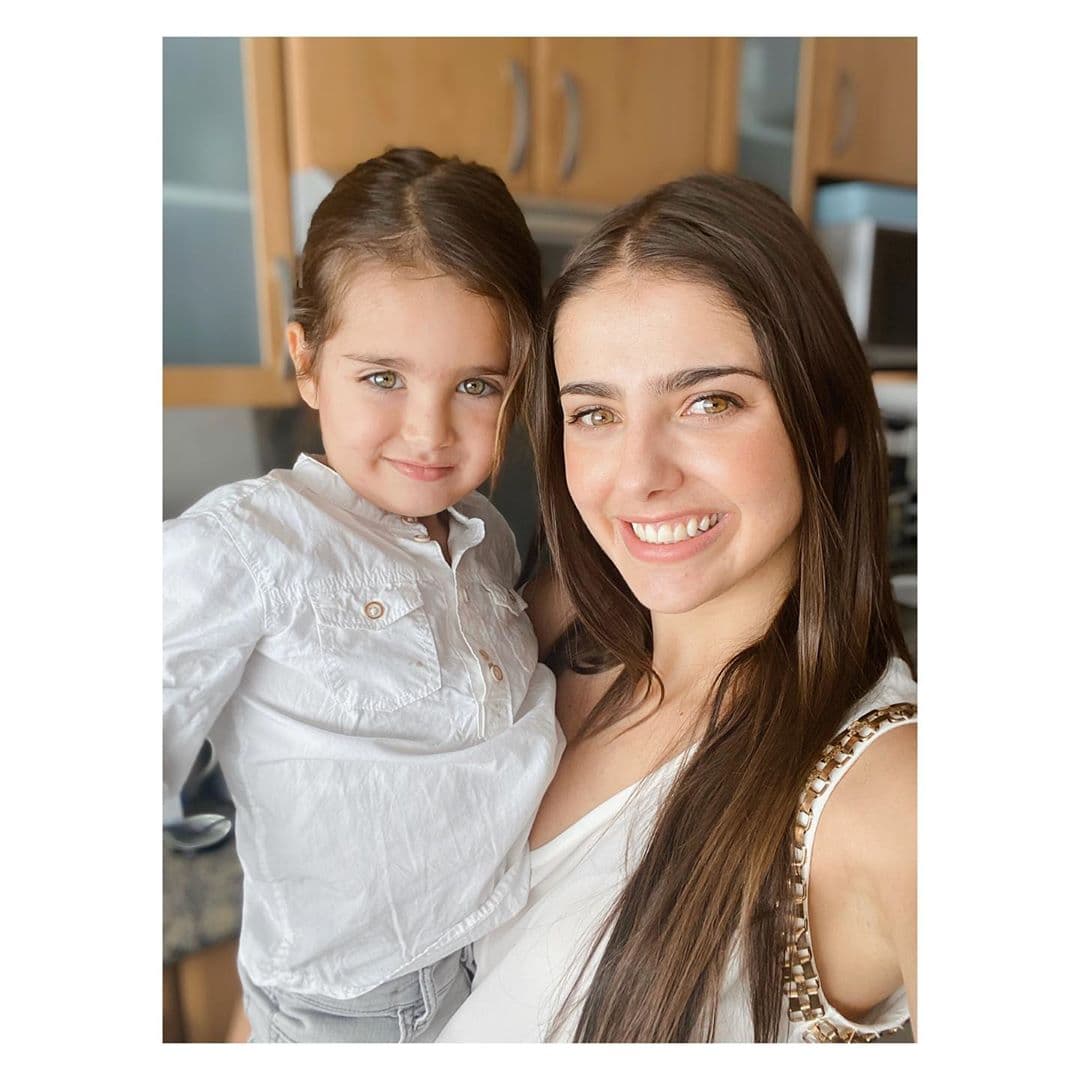 Michelle Renaud junto a su hijo Marcelo.