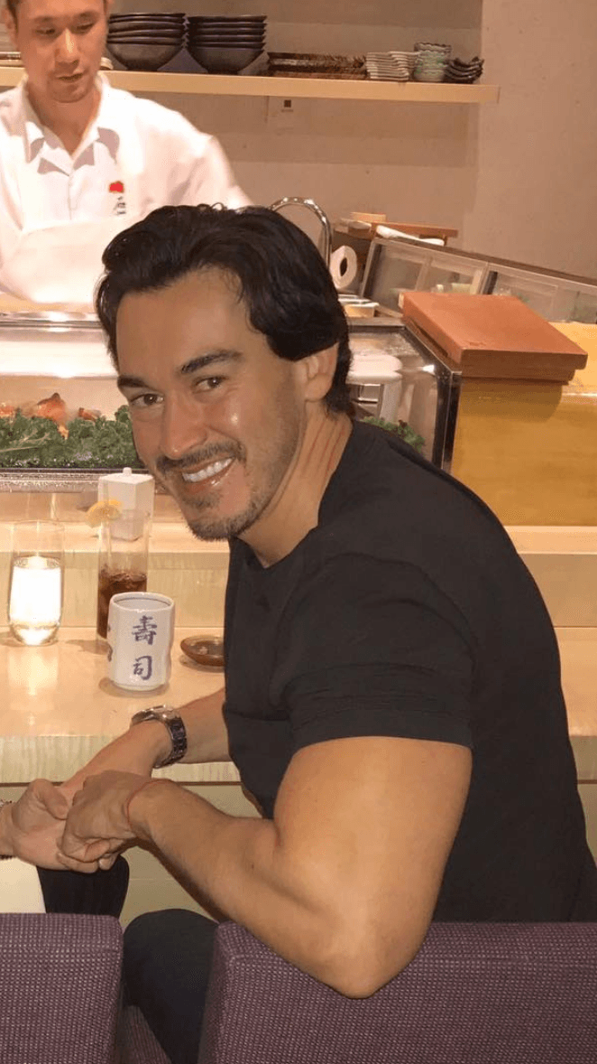 Después salió con el empresario Fernando Schoenwald, el ahora esposo de Bárbara Regil, por alrededor de un año y medio. Se especuló que los celos de él acabaron con su unión.