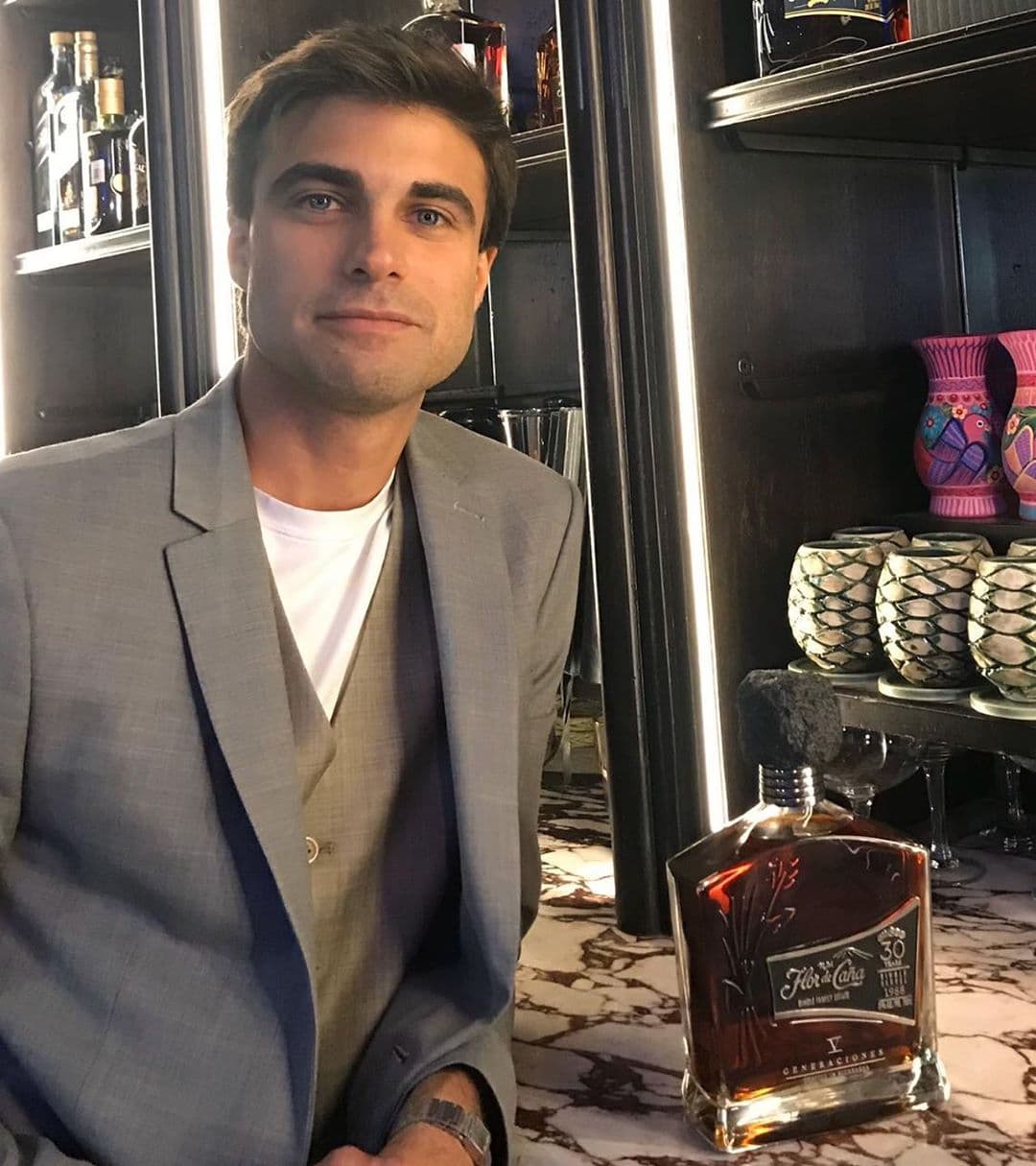 A mediados de 2019, la actriz reveló estar en una relación con el argentino, sin embargo, a los pocos meses de haber iniciado dicho noviazgo, ambos confirmaron su separación. A pesar de que formaban una pareja envidiable, Geraldine reconoció que quizá no era e momento para involucrarse sentimentalmente con alguien, puesto que para su hija Elisa todavía era muy reciente el divorcio de sus padres, así que le costaba ver a su madre con una nueva persona.