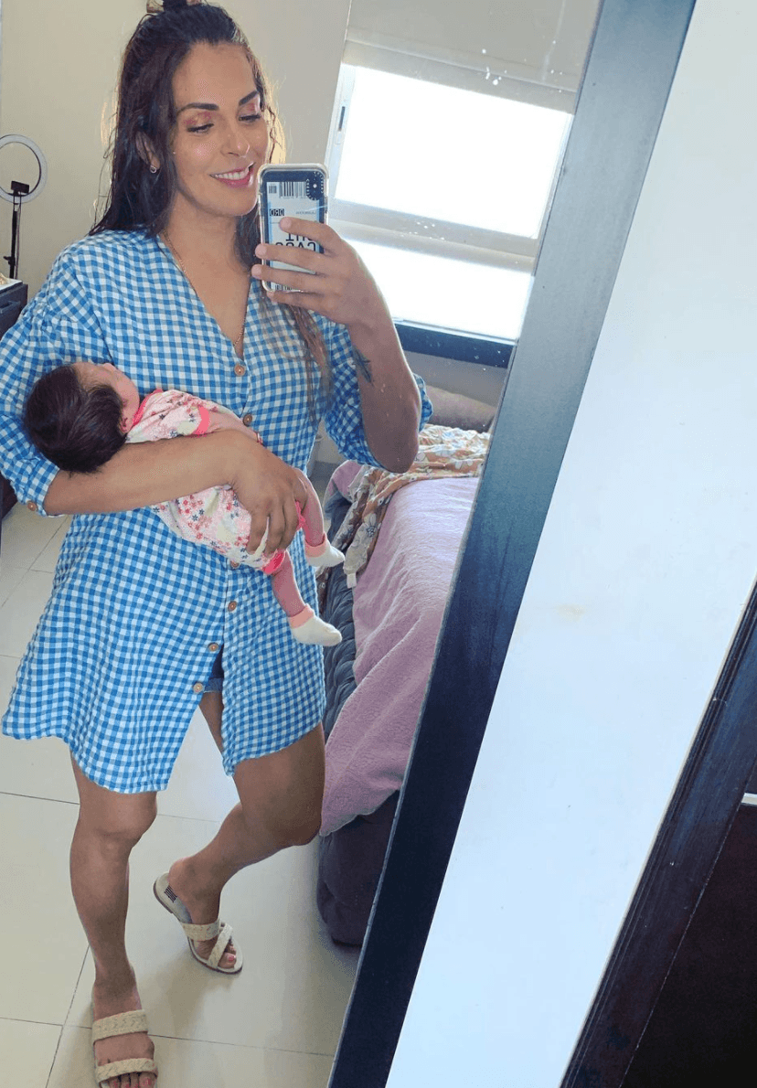 Ale mandó un mensaje a todas las que están viviendo esta etapa de la maternidad, pues es normal que estén cansadas, con sueño pero las admira por ser unas guerreras que sacrifican su vida por el cuidado de sus bebés.
<br>
<br>“¡A todas ustedes las admiro y respeto! ¡Quiérete, ámate porque eres una guerrera por todo lo que haces! ¡En este momento disfruto esta etapa de mi vida!”