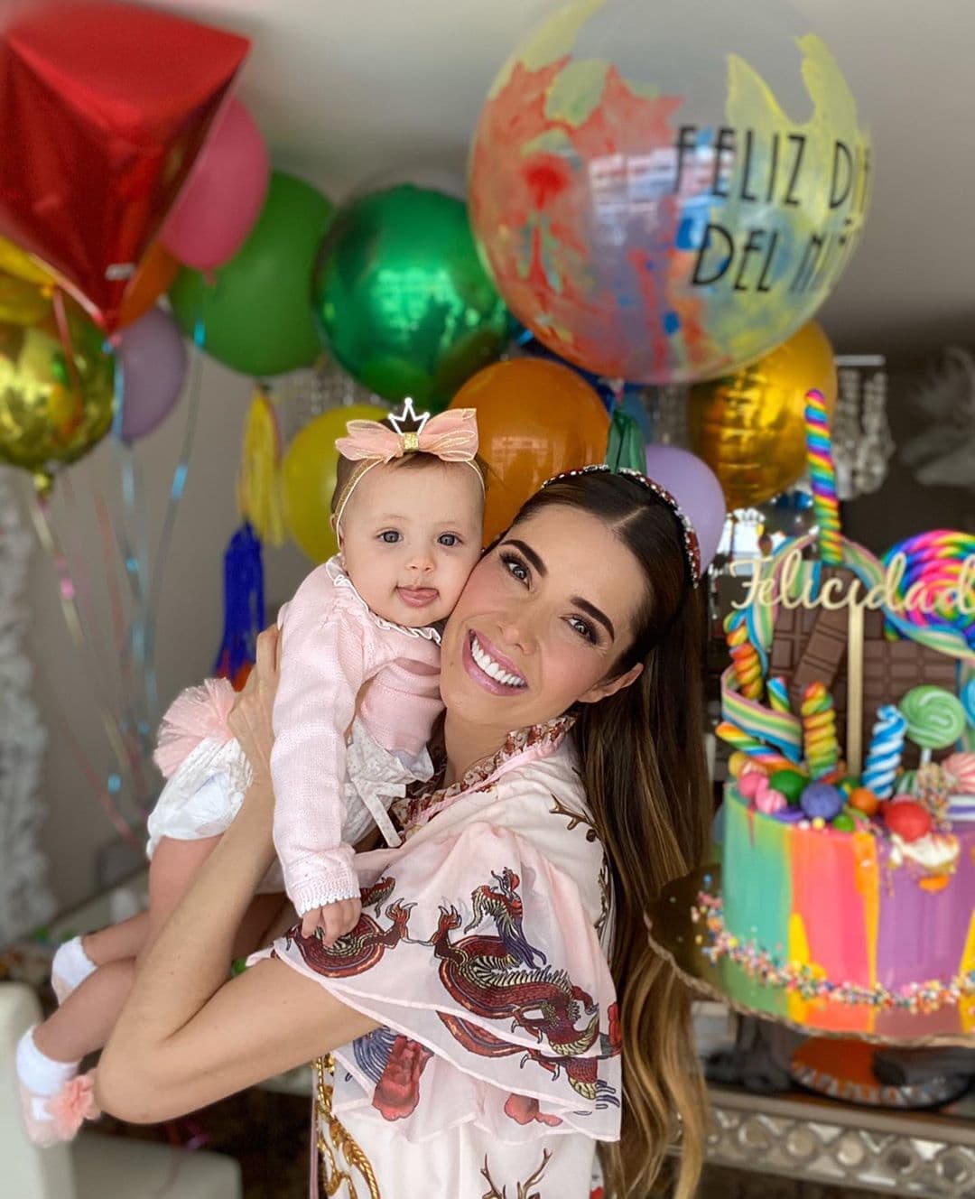 “¡¡¡Jamás pensé que estar casada me hiciera tan feliz!!! Y eso tiene un nombre: Bella Seely #sindormir #sincomer pero con toda la actitud”, escribió la actriz en octubre del año pasado.