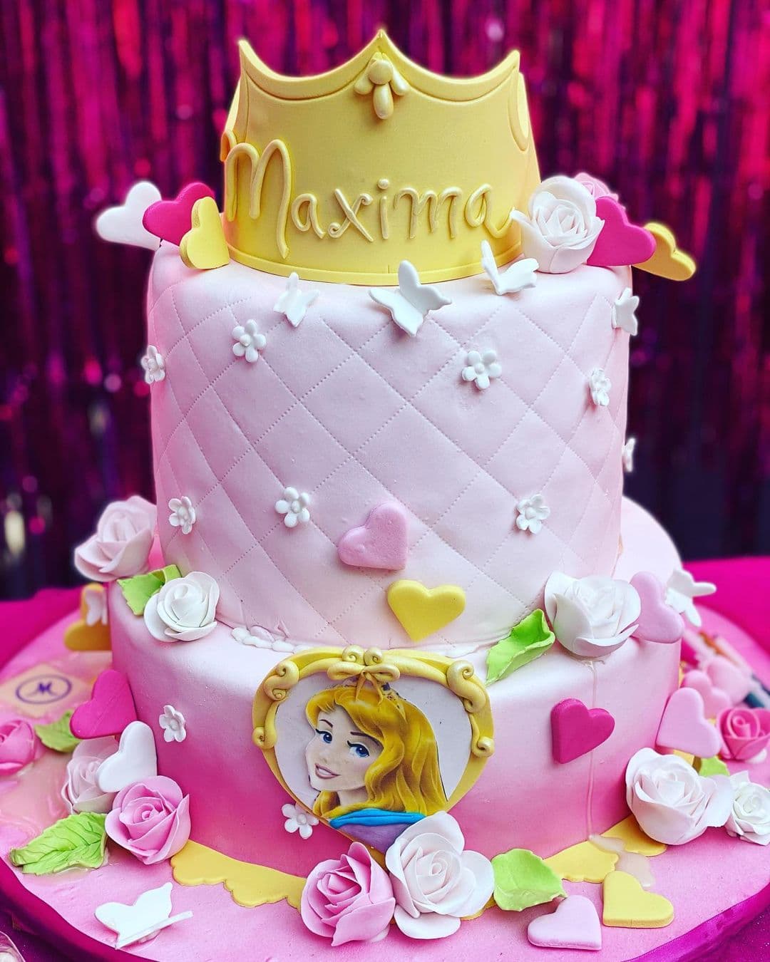 El de Máxima llevó en lo alto del pastel una gran corona dorada y la figura de Aurora, de la Bella Durmiente.