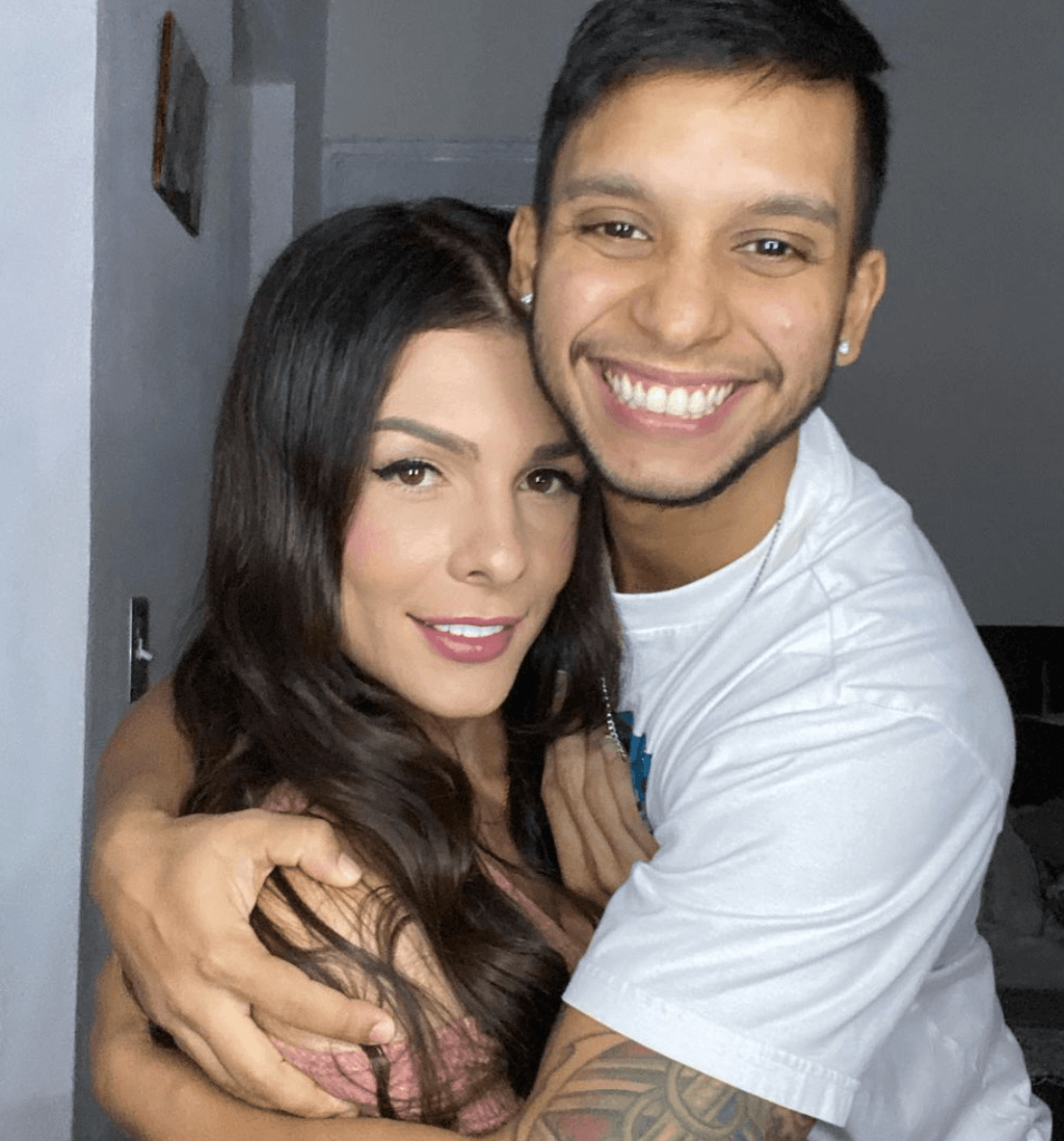 Pareja transgénero presume la vida con su pequeño hijo: ¡de cuento de hadas!