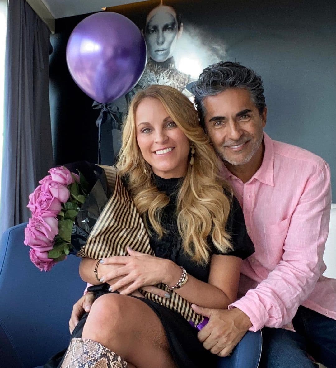 Para febrero de 2021, en víspera de su primer aniversario de novios, Raúl Araiza gritó su amor por María Amelia Aguilar. “Ya mero ya mero es 28 mi hermosa doc. Te amo, un año”, señaló el 
<b>presentador</b> como descripción de la publicación, la cual acompañó con una serie de emojis en forma de corazón y globos de fiesta.