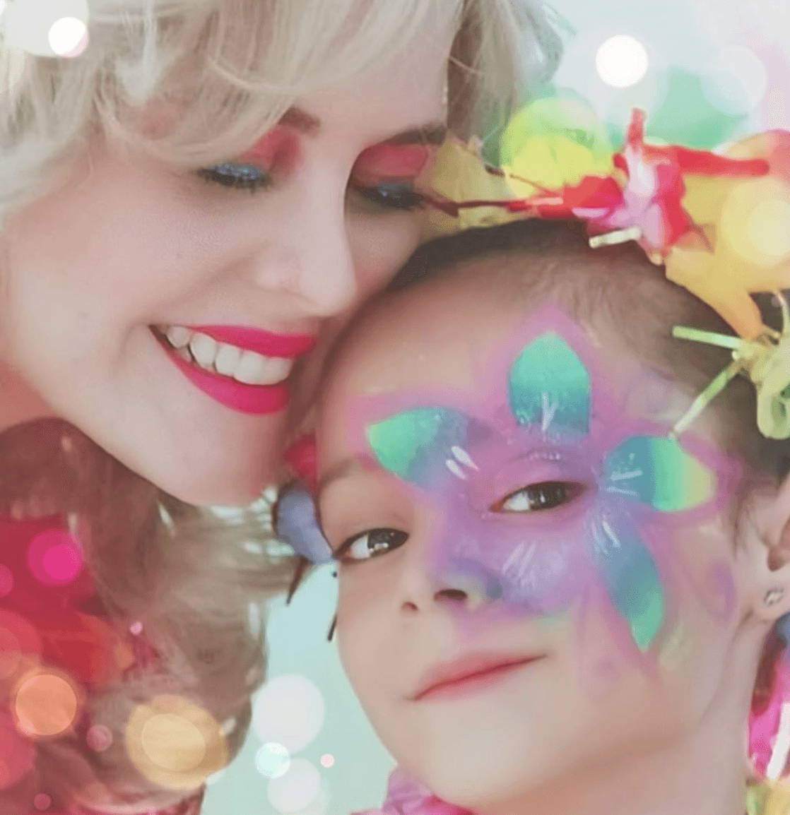 La primogénita de la actriz tiene 8 años de edad, y ha llamado la atención por el gran parecido que tiene con la artista mexicana. Constantemente, sus fans le escriben elogios por la belleza que les heredó a sus retoños: “London es igualita a ti”, “Qué belleza”.