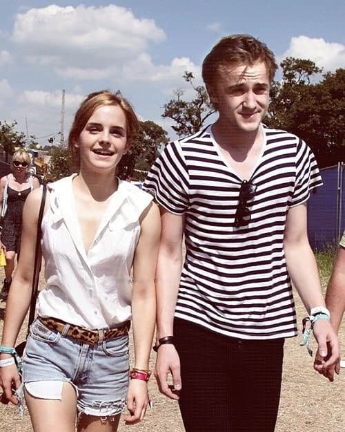 Emma recientemente se describió a sí misma como independiente con el término ‘self-partnered’, pero anteriormente admitió que le gustaba el actor Tom Felton cuando eran más jóvenes.