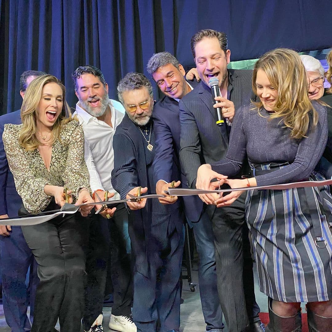En el evento que se reencontraron los actores, se trataba de la inauguración de una exposición del laboratorio de impresión fotográfica del actor y conductor, Jan. Desde más de un año comenzó a comercializar sus fotografías y poco a poco su negocio ha ido creciendo. Una de las últimas telenovelas que participó fue en Destilando amor (2007).