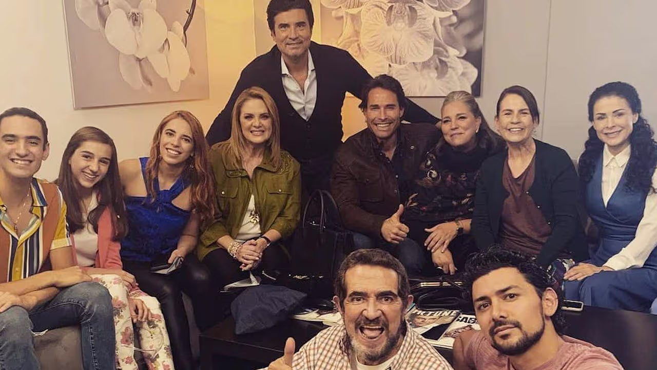 Con abrazos y aplausos, así se despidió el elenco de “Vencer el Pasado ...