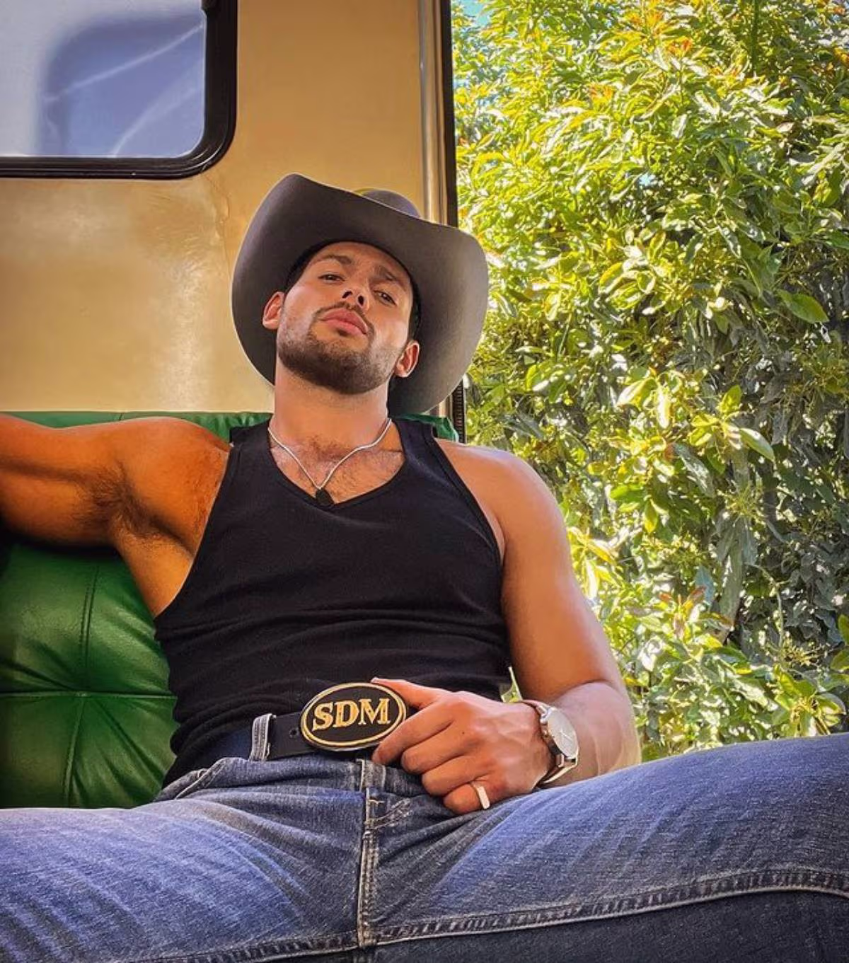 Emmanuel Palomares revela que cayó de su caballo en plena grabación ...